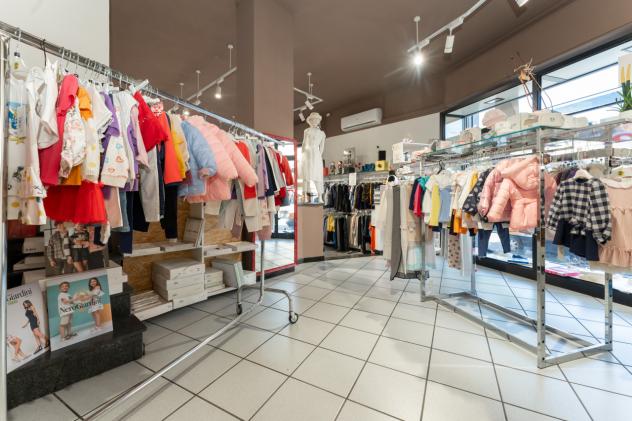 Abbigliamento in vendita a Belpasso - Foto 13
