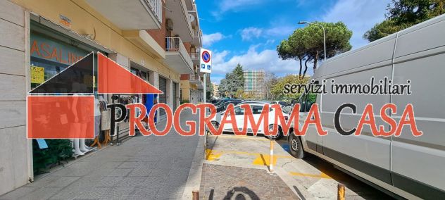 POMEZiA CENTRO BOX 30 MQ ENTRATA PEDONALE VIA ROMA - Foto 10