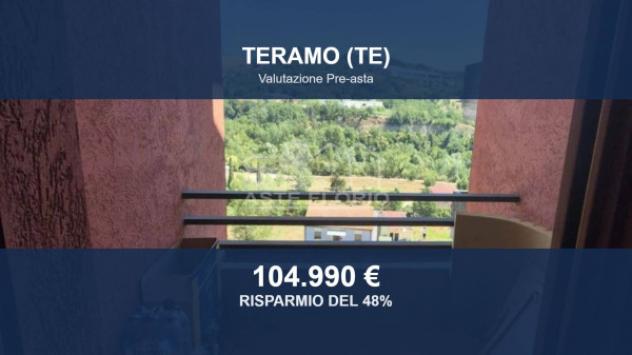 Immobile in asta di 201 m² con più di 5 locali e box auto in vendita a Teramo