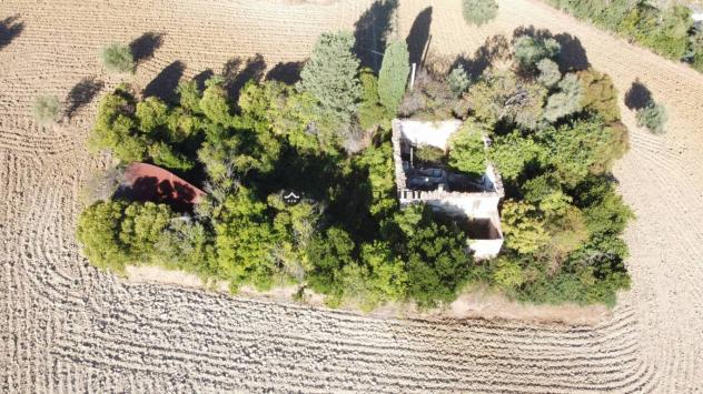 Cartoceto (pu) posizionato su un'altura che domina l'intera vallata del metauro fino alle principali spiagge di fano, non lontano dall'asse viario del - Foto 9