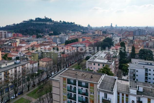 Pentalocale in vendita a Brescia