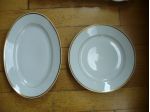 COPPIA DI VASSOI DI GINORI CON DOPPIO BORDO DORATO