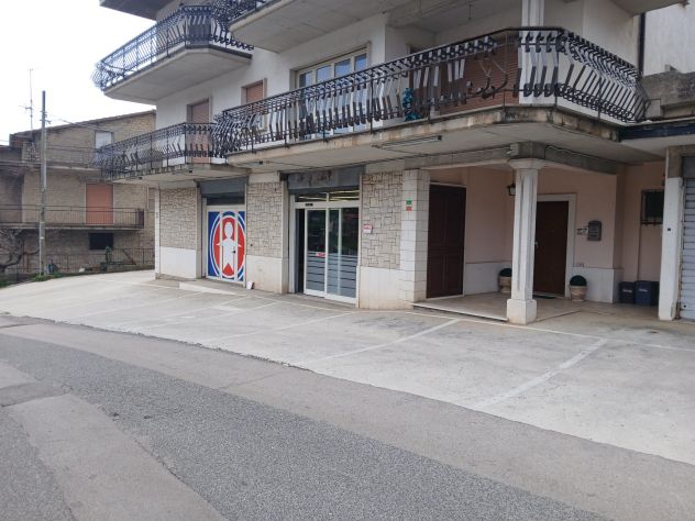 Locale commerciale in affitto a Lenola (LT)