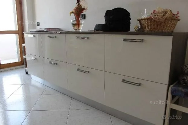 4 camere per studentesse (Zona Obelisco / Porta Napoli) - Foto 2