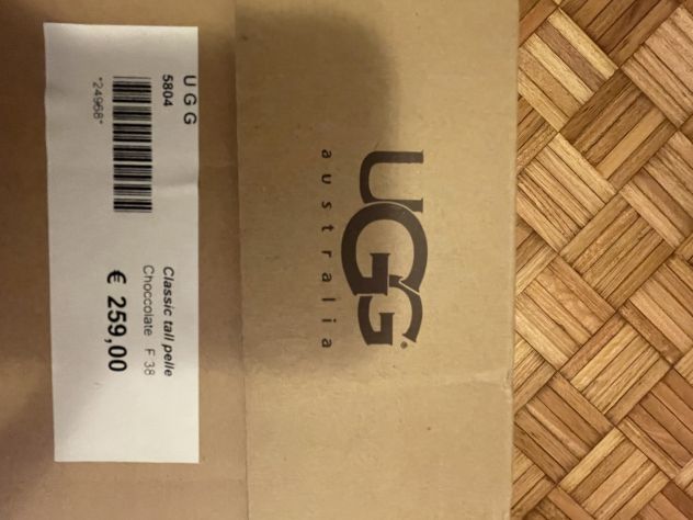 STIVALI UGG CLASSIC TALL IN PELLE MARRONE - Foto 2
