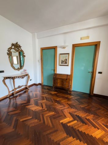APPARTAMENTO PIANO ALTO IN PIENO CENTRO A SALERNO - Foto 10