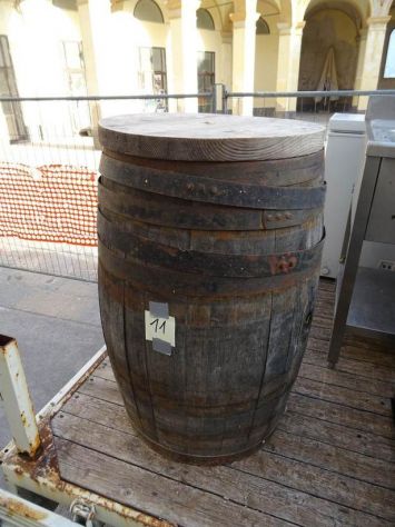 Tavolo alto da botte in legno con cerchiature ferro