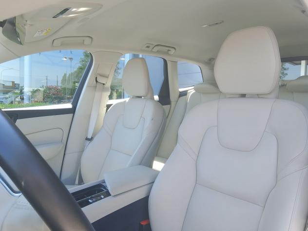 Volvo XC60 XC60 2.0 B4 Essential *PROMO AZZURRA* - Foto 8