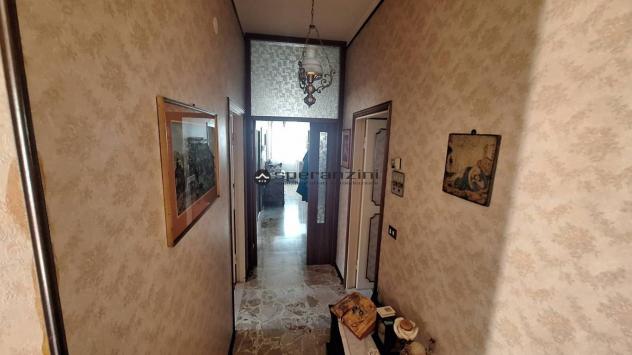 FOSSOMBRONE: A fossombrone, in zona residenziale e tranquilla, proponiamo in vendita una spaziosa casa in un piccolo contesto abitativo risalente agli - Foto 6