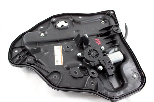 D10E73590A MOTORINO MECCANISMO ALZA-VETRO ALZA-CRISTALLO PORTA POSTERIORE SINISTRA MAZDA CX-3 1.5 D 77KW 6M 5P (2017) RICAMBIO USATO BHP15958X