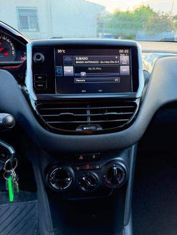 Peugeot 208 PureTech 82 5 porte Allure - 2014 - Foto 10