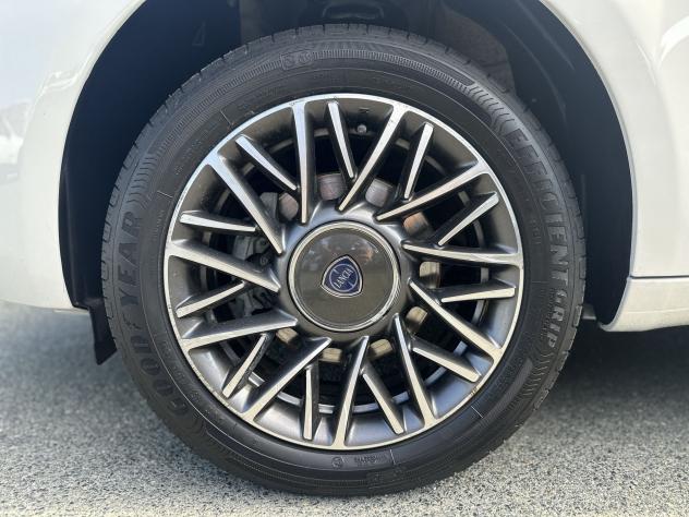 Lancia Ypsilon 1.0 FireFly 70cv Hybrid Gold - Foto 9