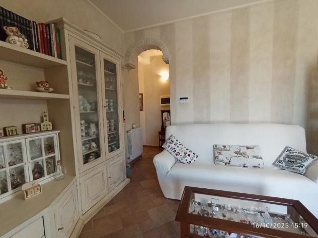 Villa singola formata da 2 appartamenti .
Parco di mq 3.500 - Foto 8