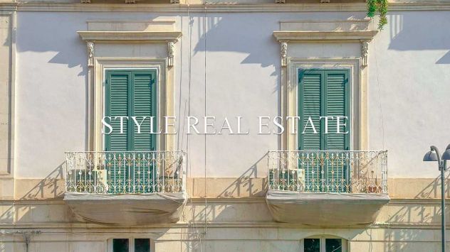 ORTIGIA TRILOCALE ASCENSORATO IN SIGNORILE PALAZZO D'EPOCA