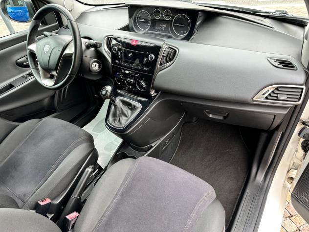 Lancia Ypsilon 1.3MJT 95CV 5P Platinum -Neopatentati - Foto 9