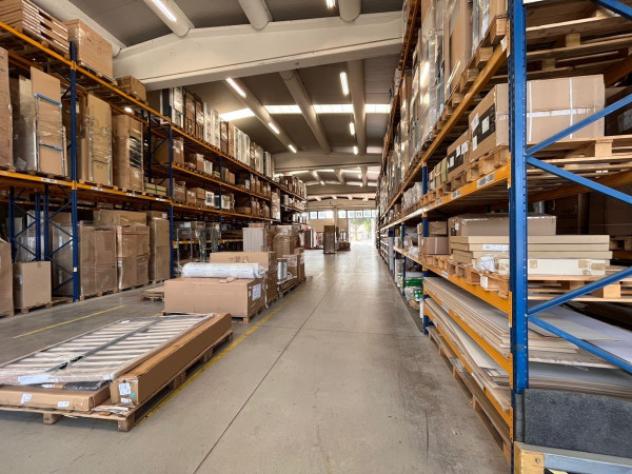 Immobile di 1850 m² in affitto a Montichiari