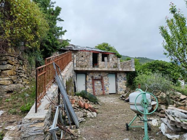 VENDESI A CASE MOLINE, FRAZIONE DI LUCINASCO, CASA DA RISTRUTTURARE CON TERRENO - Foto 10