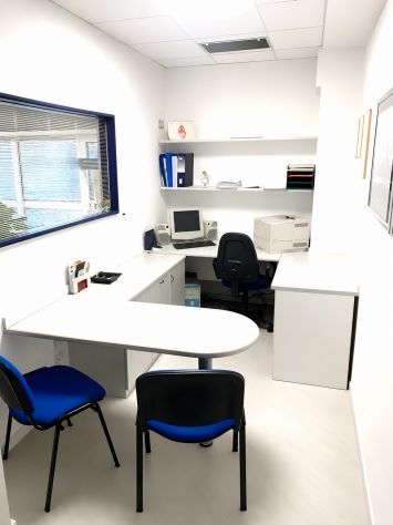 Ravina - Immobile commerciale con 6 posti auto privati