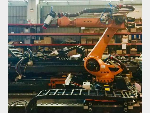 ROBOT INDUSTRIALE KUKA KR180 R2900 PRIME KRC4 Usato - Foto 2