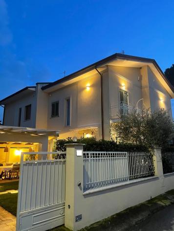 Villetta bifamiliare in vendita a Lido di Camaiore - Camaiore 130 mq Rif: 1392754 - Foto 2