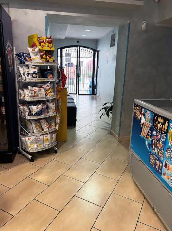 Locale Commerciale Due Vetrine su Strada Principale in Centro Storico - Foto 12