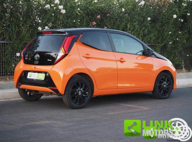 TOYOTA Aygo Connect orange 1.0 VVT-i 72 CV 5 porte x-wave - Foto 2