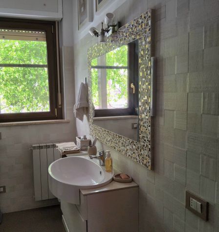 Offro camera con ingresso indipendente bagno e terrazzo, spese comprese - Foto 7