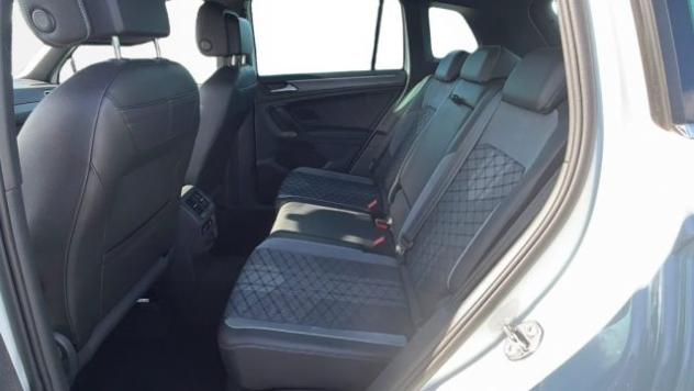 VOLKSWAGEN Tiguan 2.0 TDI 150 CV SCR DSG R-Line rif. 24203472 - Foto 9