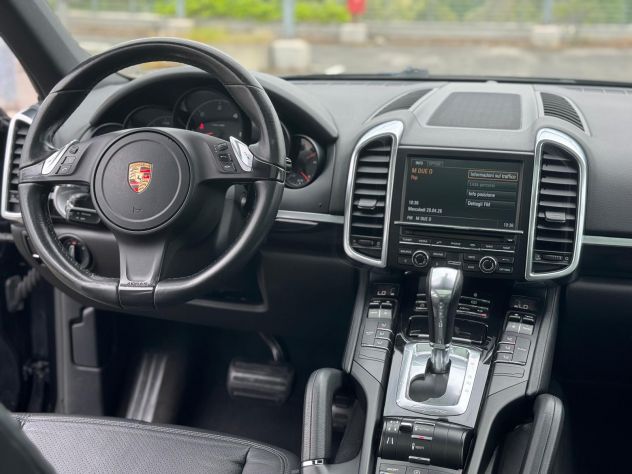 PORSCHE Cayenne 2as.'anno 2013 - Foto 9
