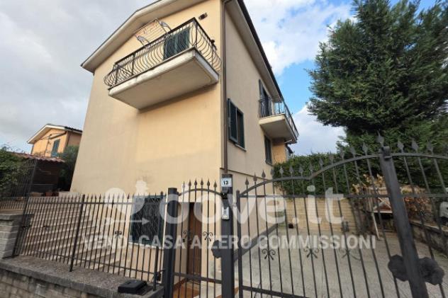 Villa di 150 m² con 5 locali e posto auto in vendita a Artena - Foto 2