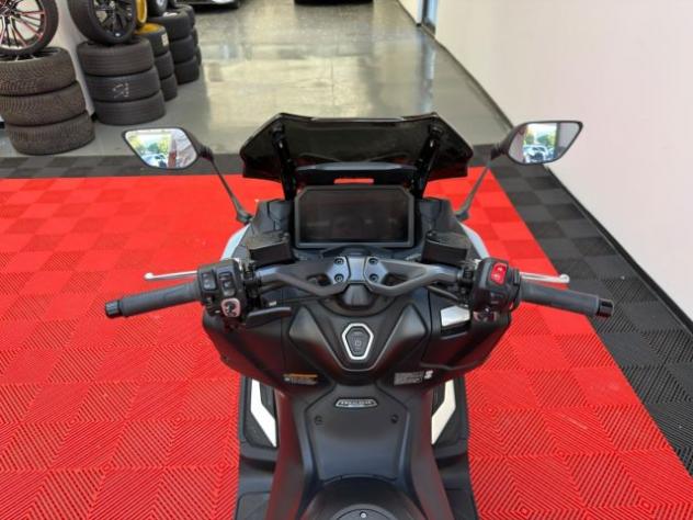 YAMAHA T-Max 560 TECH MAX CERAMIC GREY rif. 24117932 - Foto 6