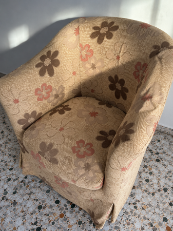 Poltrona in tessuto beige fantasia floreale - Foto 3