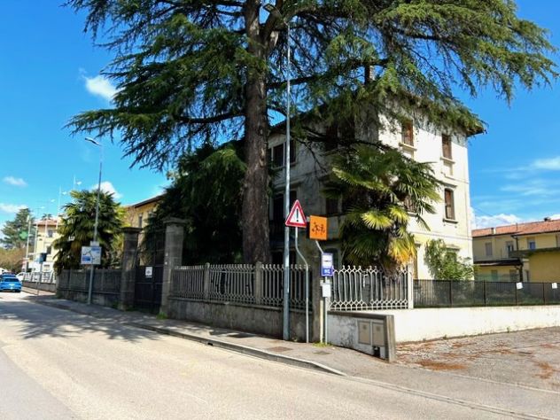 5124 Ampio rustico a Tavagnacco con giardino