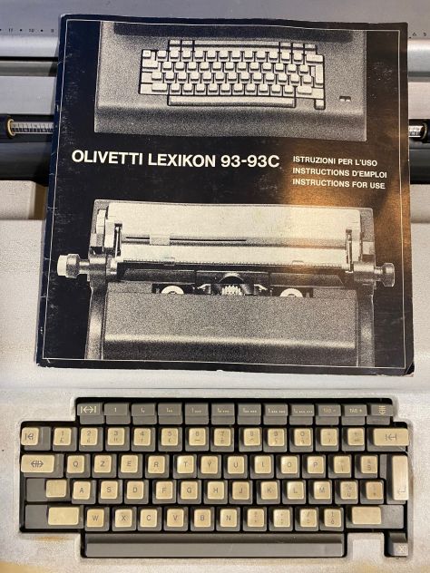 Macchina da scrivere elettrica Olivetti Lexikon 93-93C - Foto 3