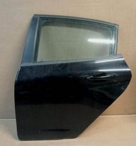 PORTA POST. SX NERO MET. C/A. Man. e S 999-U1296775 Carrozzeria  Lamierati esterni  Porte  Porta post. sx. PEUGEOT - 208 - 01-01-2012 - 01-03-2015, PE
