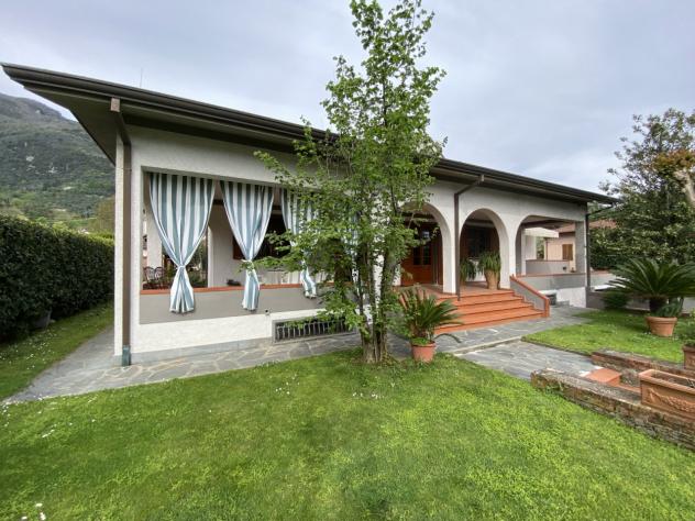 VILLINO di 7 vani e di 400 mq (CAMAIORE) rif. 1093