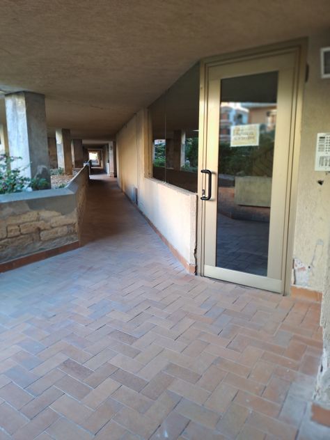 Quadrivani in zona residenziale con garage.Rif:VR240