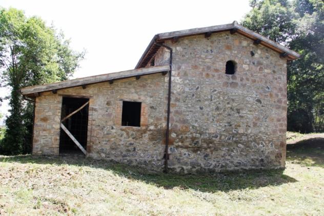 Bagnoregio - Vendesi casale al grezzo con annesso corte