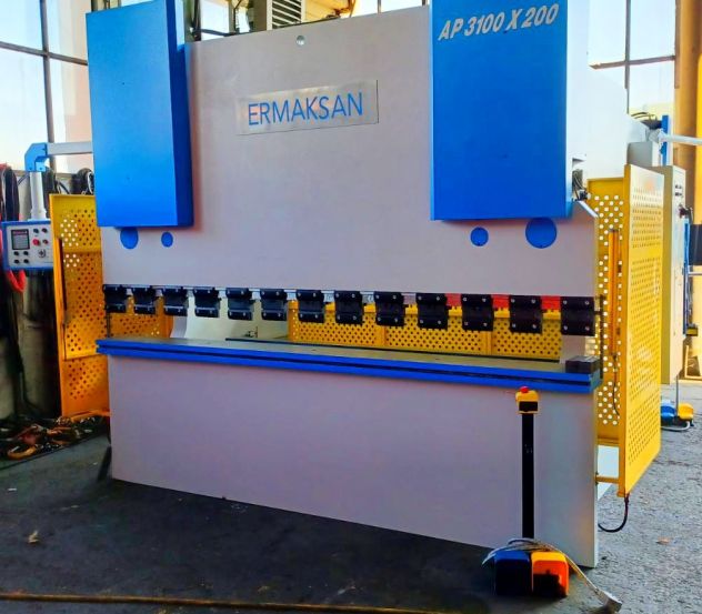 Piegatrice lamiera Ermaksan mod ap 3100 mm x 200 ton