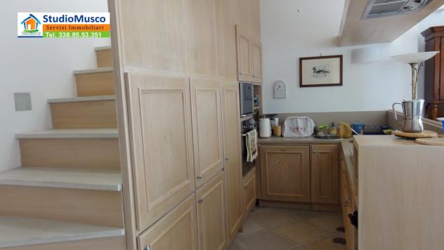 Studio Musco vende a Capri, via Dalmazio Birago, interessante appartamento, al secondo ed ultimo piano. L' appartamento è di circa 100mq coperti e ci - Foto 10