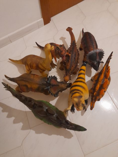 Otto dinosauri giganti di plastica rigida, perfetti ed intoccati mai utilizzati. - Foto 8