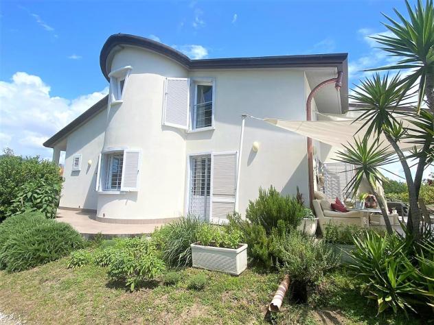 Villa in vendita a Marina di Carrara - Carrara 200 mq Rif: 1140826