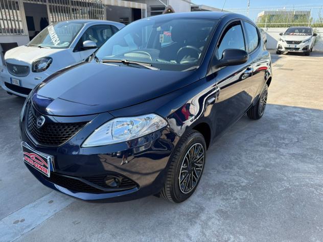 Lancia Ypsilon 0.9 TwinAir 85 CV 5 porte Metano Ecochic Silver