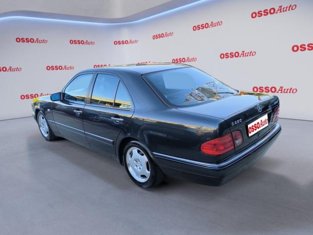 Mercedes-Benz Classe E 250 D 2.5 113 HP AVANTGARDE UNIPROPRIETARIO AMATORIALE - Foto 4