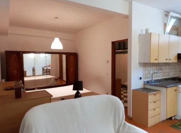 LAURENTINA MONOLOCALE ARREDATO CON POSTO AUTO