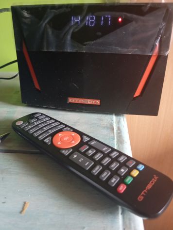 Decoder satellite