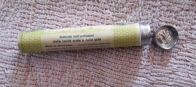 VECCHIO TUBETTO PORTA PASTICCHE PER IL MAL DI GOLA - IN FOGLIA DI ALLUMINIO - - Foto 3
