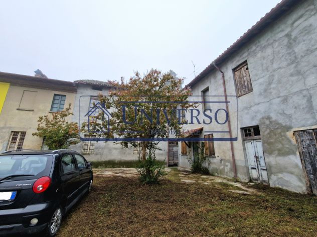 PORZIONE DI CASCINA CON AMPIO GIARDINO PRIVATO - Foto 2