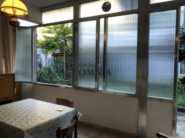 Immobile terratetto, da ristrutturare, disposto su due piani principali, oltre cantina e soffitta, con un gradevole giardino interno ed alcune pertine - Foto 11