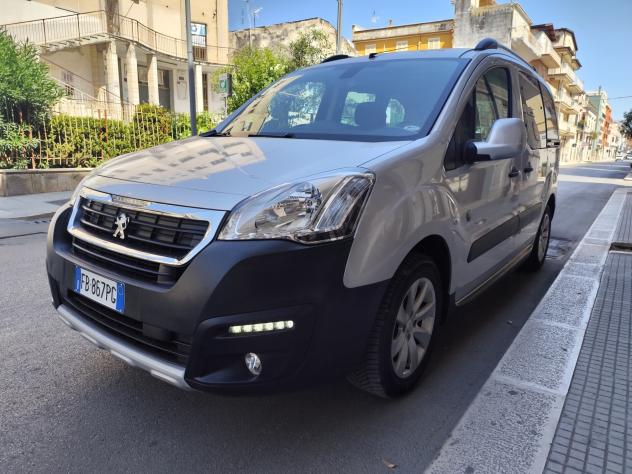 Peugeot Partner Tepee 1.6 BlueHDi 100CV Outdoor - Foto 2